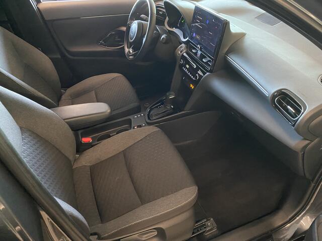 Toyota YARIS Cross 1.5 Hybrid 115 First Edition | Stuur en stoel verwarming