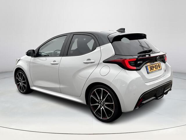 Toyota YARIS 1.5 Hybrid GR Sport **DODEHOEK DETECTIE/ PANORAMA DAK/ PARKEERSENSOREN/ 36 MAANDEN GARANTIE**