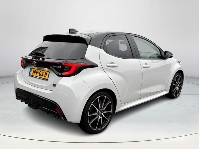 Toyota YARIS 1.5 Hybrid GR Sport **DODEHOEK DETECTIE/ PANORAMA DAK/ PARKEERSENSOREN/ 36 MAANDEN GARANTIE**