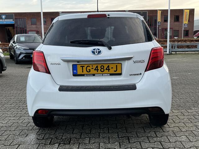 Toyota YARIS 1.5 Hybrid Trend Bi-Tone Navigatie 4 seizoenbanden