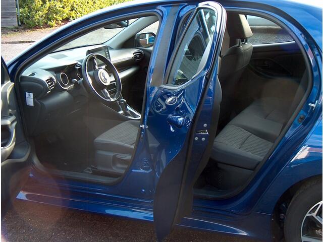 Toyota YARIS 1.5 Hyb. First Ed.