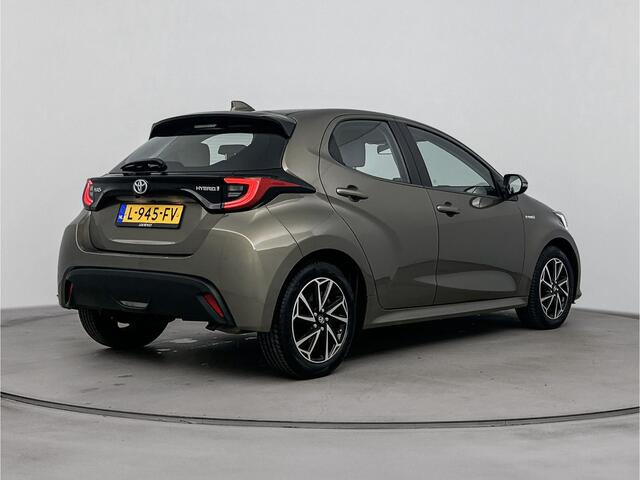 Toyota YARIS 1.5 Hybrid Dynamic Navi | Lichtmetalen Velgen | Apple Carplay/Android Auto | Buitenspiegels Elektrisch + Verwarmd | Elektrische Ramen Voor/Achter |