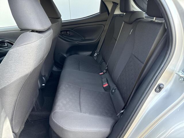 Toyota YARIS 1.5 Hybrid 115 Dynamic **DODEHOEK DETECTIE/ STUUWVERWARMING/ PARKEERSENSOREN/ GARANTIE**