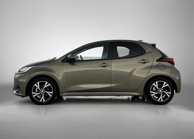 Toyota YARIS 1.5 Hybrid 115 First Edition | Apple Carplay/ Android Auto | Blind Spot Monitor | Parkeersensoren voor+achter | Stoel- en Stuurverwarming |