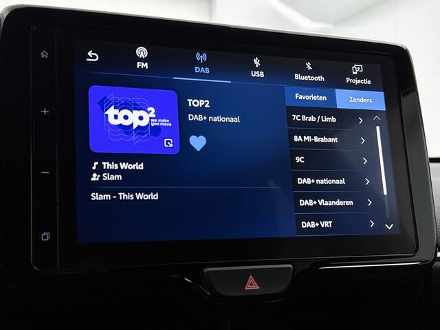 Toyota YARIS 1.5 Hybrid 115 First Edition | Apple Carplay/ Android Auto | Blind Spot Monitor | Parkeersensoren voor+achter | Stoel- en Stuurverwarming |