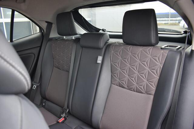 Toyota YARIS Cross 1.5 Hybrid Executive | Two Tone | Apple CarPlay | Half Leer | Stoelverwarming