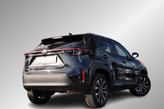 Toyota YARIS Cross 1.5 Hybrid 115 Dynamic ,Comfort Pack, BSM, Apple Carplay & Android Auto, parkeersensoren Voor & Achter, Stuur & Stoelverwarming, Adaptief Cruise & Climate Control, Nieuw en direct leverbaar!