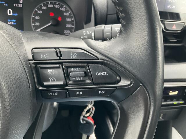 Toyota YARIS 1.5 Hybrid Dynamic Caplay DAB Camera Uitstraling!