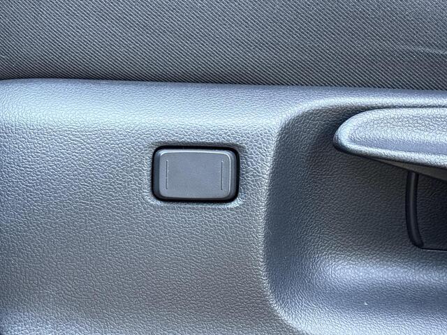 Toyota YARIS 1.5 Hybrid 115 Dynamic **ALL SEASON BANDEN/ PARKEERSENSOREN/ STUURVERWARMING/ GARANTIE**