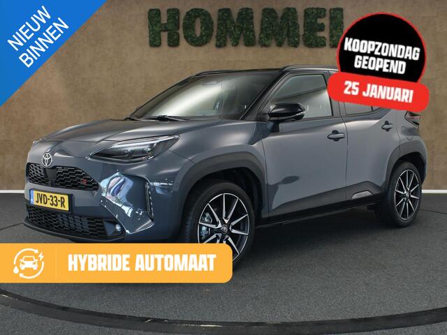 Toyota YARIS Cross 1.5 Hybrid 130 GR Sport - NIEUW EN DIRECT UIT VOORRAAD LEVERBAAR - PANORAMADAK - PARKEERSENSOREN VOOR EN ACHTER - HEAD-UP DISPLAY - JBL GELUIDSINSTALLATIE - 360 GRADEN CAMERA - ELEKTRISCHE ACHTERKLEP - VOORRUIT, STOEL EN STUUR VERWARMING - DODEHOEK 