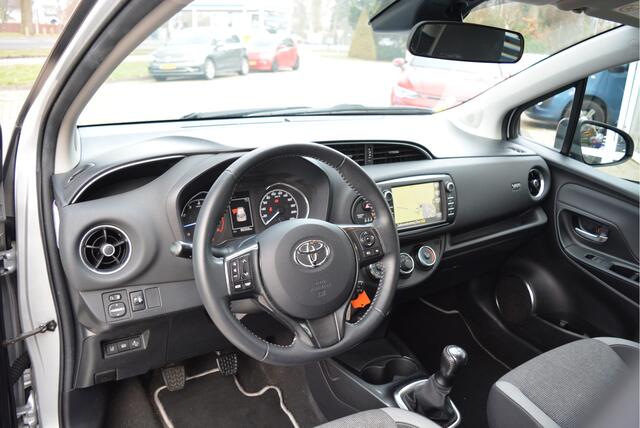 Toyota YARIS 1.0 VVT-i Y20 ? Two Tone ?Navi ? Cruise ? Camera ?