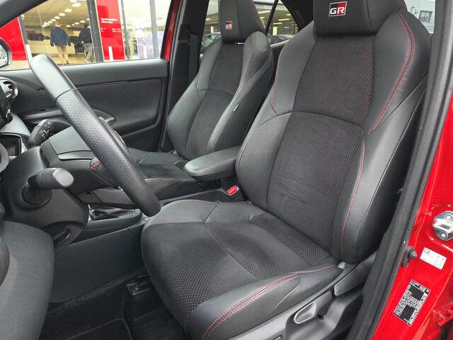 Toyota YARIS Cross 1.5 Hybrid GR Sport | Panorama dak | Apple CarPlay | Blindspot | Rijklaar incl. garantie |