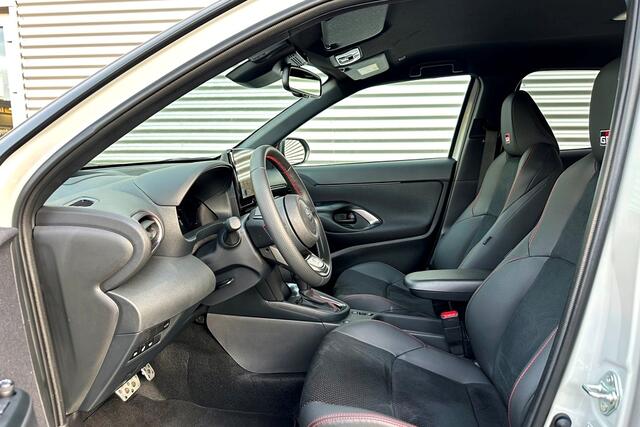 Toyota YARIS Cross 1.5 Hybrid 130 GR Sport JBL / Head-Up