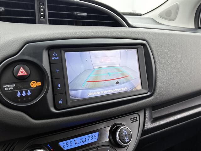 Toyota YARIS 1.5 VVT-i Dynamic | 1e Eigenaar | NIEUW GELEVERD & ONDERHOUDEN | Trekhaak | Camera |