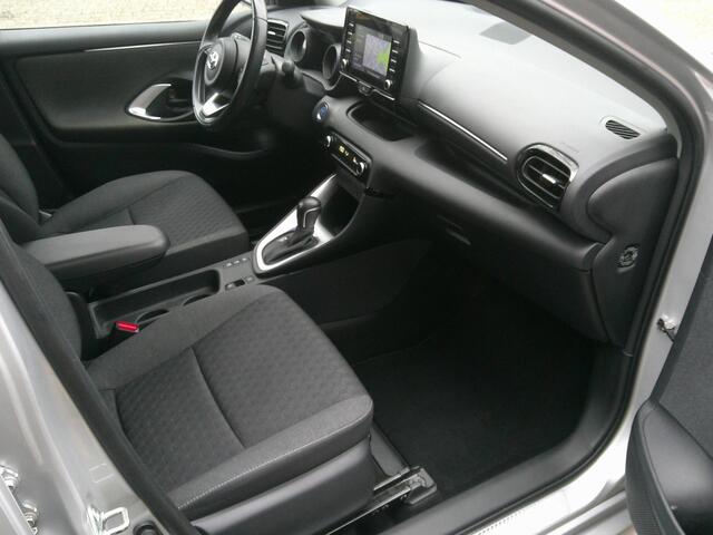 Toyota YARIS 1.5 Hybrid Dynamic Navi Pdc V+A