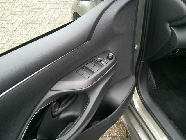 Toyota YARIS 1.5 Hybrid 115 First Edition