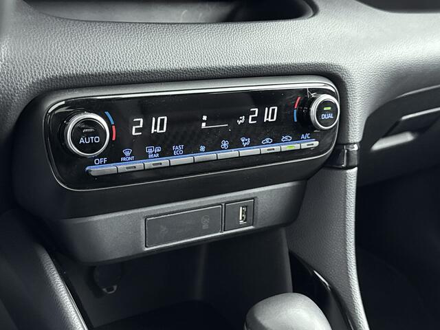 Toyota YARIS 1.5 Hybrid Style Bi-Tone Limited | Apple Carplay / Android Auto | Parkeercamera | Lederen bekleding |