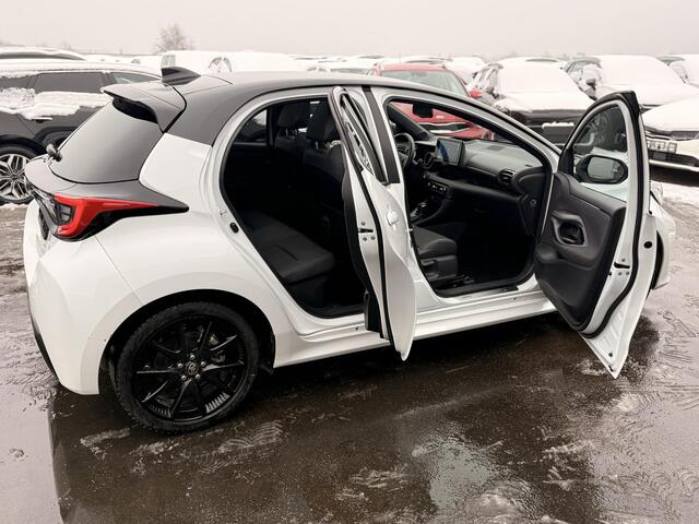 Toyota YARIS 1.5 Hybrid Executive Panoramadak, Dodehoekdetectie, HUD, LMV, LED, Stoelverwarming, Navigatie,