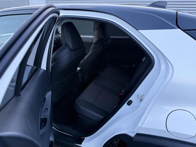 Toyota YARIS Cross 1.5 Hybrid Executive Trekhaak, Dodehoekdetectie, HUD, Stoelverwarming, LMV, LED, Elek. achterklep, Parkeersensoren