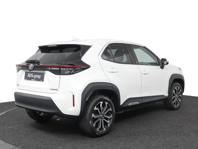 Toyota YARIS Cross 1.5 Hybrid 115 First Edition | stoel en stuurverwarming | Navigatie | Apple Carplay/Android Auto |