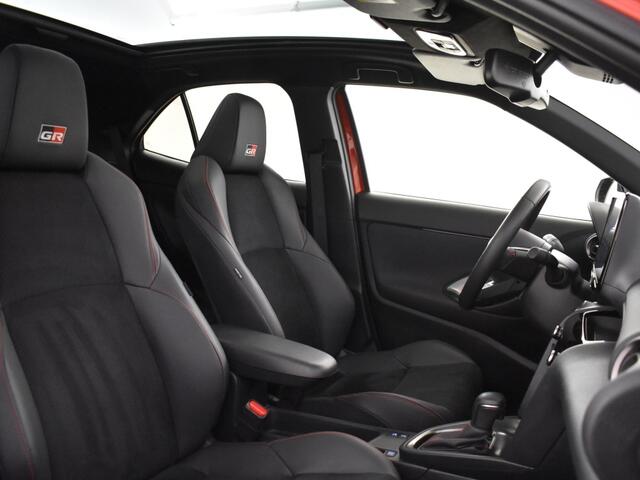 Toyota YARIS Cross 1.5 Hybrid GR Sport | Panoramadak | PDC V+A | JBL | BSM