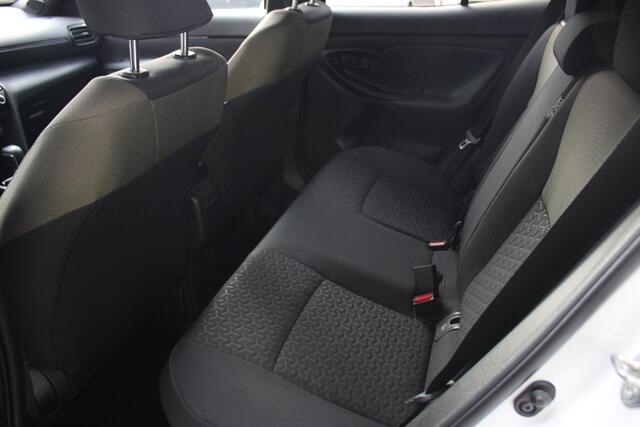 Toyota YARIS Cross 1.5 Hybrid Explore Stoelverwarming, Cruise Control Adaptief, Keyless Entry/Start, Achteruitrijcamera, Parkeersensoren Voor en Achter