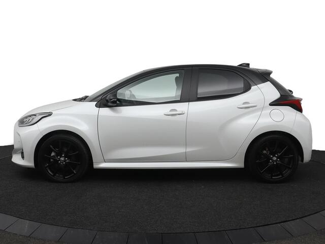 Toyota YARIS 1.5 Hybrid Executive | Navigatie | Stoelverwarming | Bi-tone | Leder-stof bekleding |