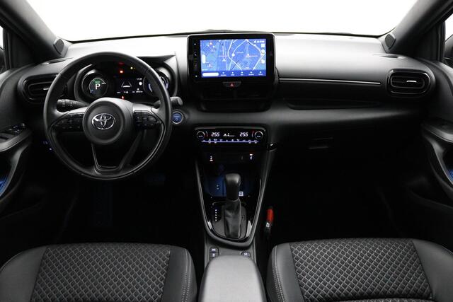 Toyota YARIS 1.5 Hybrid Executive | Navigatie | Stoelverwarming | Bi-tone | Leder-stof bekleding |