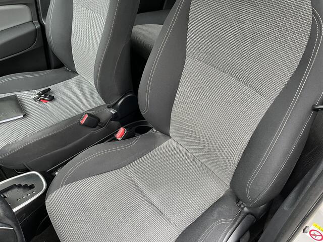 Toyota YARIS 1.5 Hybrid Trend | Trekhaak | Navigatie | Lichtmetalen Velgen | Handsfree Sleutel |