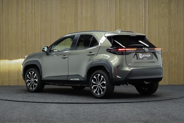 Toyota YARIS Cross 1.5 Hybrid 115 First Edition | Nieuw uit voorraad Leverbaar! | Parkeerhulp | Adaptive-cruise | Navigatie | Stoelverwarming | Apple Carplay & Android Auto | Camera | Clima | Keyless | LM Velgen
