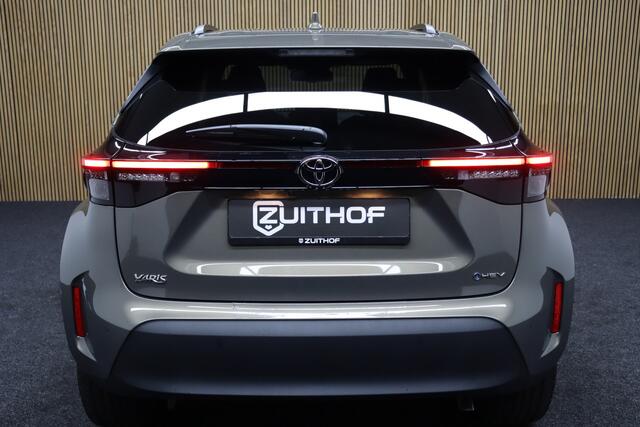 Toyota YARIS Cross 1.5 Hybrid 115 First Edition | Nieuw uit voorraad Leverbaar! | Parkeerhulp | Adaptive-cruise | Navigatie | Stoelverwarming | Apple Carplay & Android Auto | Camera | Clima | Keyless | LM Velgen