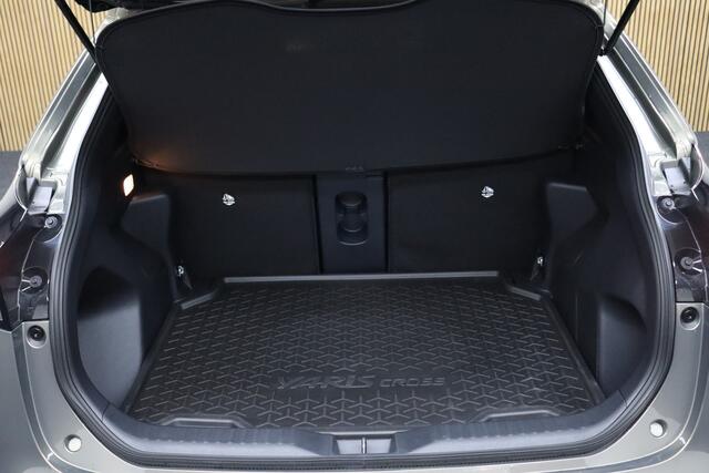 Toyota YARIS Cross 1.5 Hybrid 115 First Edition | Nieuw uit voorraad Leverbaar! | Parkeerhulp | Adaptive-cruise | Navigatie | Stoelverwarming | Apple Carplay & Android Auto | Camera | Clima | Keyless | LM Velgen