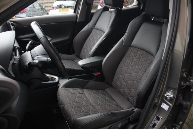 Toyota YARIS Cross 1.5 Hybrid Executive JBL Geluidsinstallatie, Trekhaak, Stoelverwarming, Draadloos Apple Carplay/Android Auto, Parkeersensoren Voor en Achter