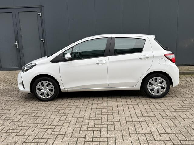 Toyota YARIS 1.5 VVT-i Active / Trekhaak / Automaat / Camera / Climate Control / Weinig Kilometers / Eerste Eigenaar / NAP