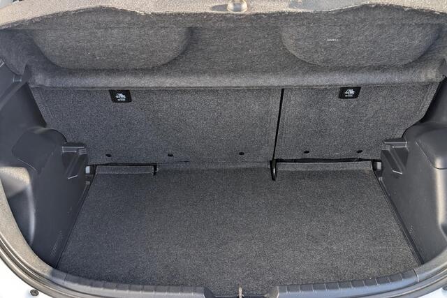 Toyota YARIS 1.5 VVT-i Design Red Achteruitrijcamera, Bluetooth