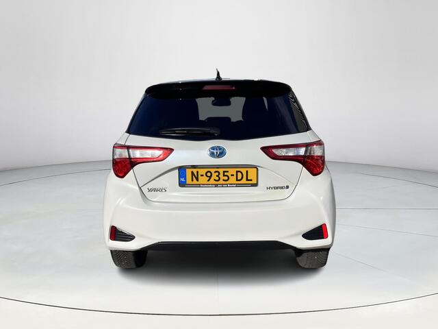 Toyota YARIS 1.5 Hybrid Bi-Tone | Keyless entry | Bluetooth | 16 inch LM-velgen | Regensensor | Parkeercamera |