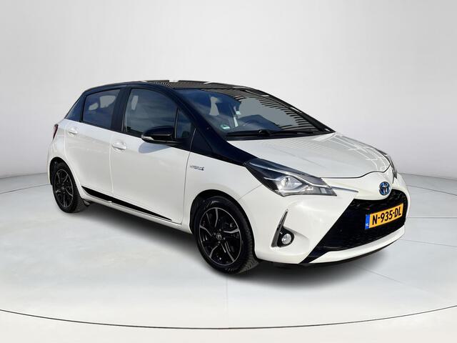 Toyota YARIS 1.5 Hybrid Bi-Tone | Keyless entry | Bluetooth | 16 inch LM-velgen | Regensensor | Parkeercamera |