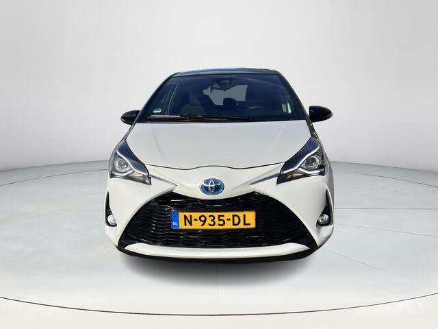 Toyota YARIS 1.5 Hybrid Bi-Tone | Keyless entry | Bluetooth | 16 inch LM-velgen | Regensensor | Parkeercamera |