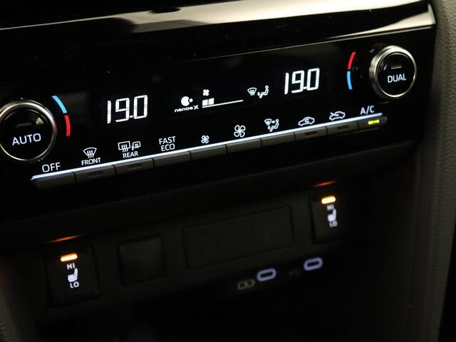 Toyota YARIS Cross 1.5 Hybrid 130 GR SPORT - PARKEERSENSOREN VOOR EN ACHTER - 130 PK - DODEHOEK DETECTIE - 360 GRADEN CAMERA - HEAD-UP DISPLAY - ELEKTRISCHE ACHTERKLEP - VOORRUIT VERWARMING - STUUR EN STOEL VERWARMING