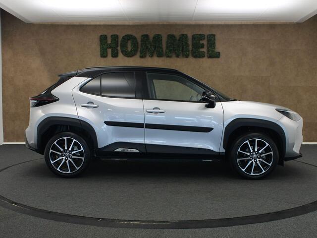 Toyota YARIS Cross 1.5 Hybrid 130 GR SPORT - ADAPTIEVE CRUISE CONTROL - STOELVERWARMING VOORSTOELEN - STUURWIELVERWARMING - DODEHOEKDETECTIE - KEYLESS ENTRY/START - APPLE CARPLAY/ANDROID AUTO - CAMERA - EXTRA GETINT GLAS - PARKEERSENSOREN VOOR + ACHTER - STOOTLIJSTEN