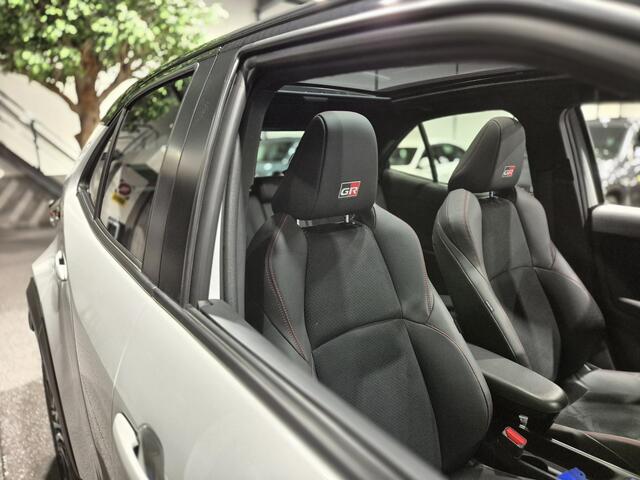 Toyota YARIS Cross 1.5 Hybrid GR Sport Panorama | JBL | HUD | Camera | LED | Etc.