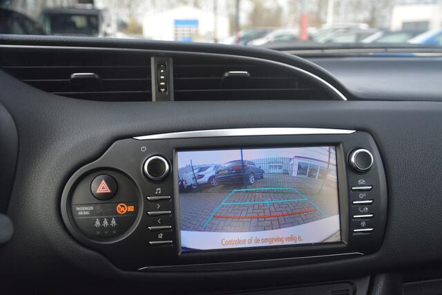 Toyota YARIS 1.5 Hybrid Aspiration | Navigatie | Camera | Automaat | Cruise | Clima | NL auto!! | Onderhoudshistorie aanwezig laatste beurt bij 105000 km