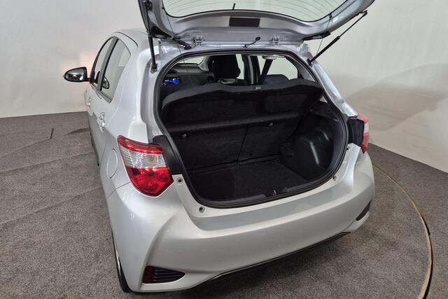 Toyota YARIS 1.5 Hybrid Aspiration Parkeercamera-L.M. velgen-Cruise control-Metallic lak