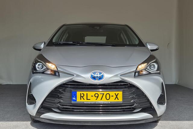 Toyota YARIS 1.5 Hybrid Aspiration Parkeercamera-L.M. velgen-Cruise control-Metallic lak