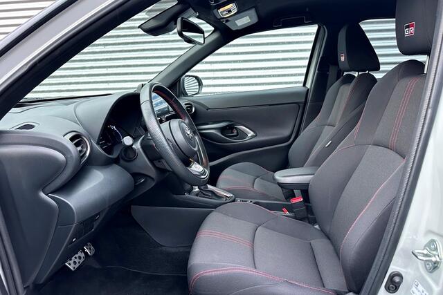 Toyota YARIS Cross 1.5 Hybrid GR Sport Ceramic Gray Metallic