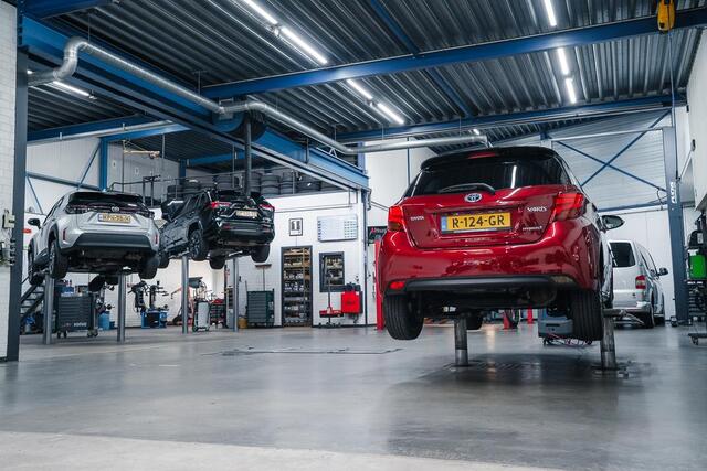 Toyota YARIS 1.5 Hybrid GR Sport Panorama All-in prijs!