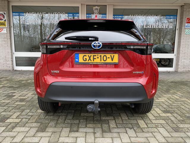 Toyota YARIS Cross 1.5 Hybrid 115 First Edition Nieuwprijs ¤ 35.750 Trekhaak/Navi Full map/A.uitrij camera/Autom. airco/Keyless entry+start/Apple carplay/Donkere hemel/Leder. multifunct. stuur/Stoelverwarm./Add. cruisecontr./Parkeersens./Led dagrijverl.