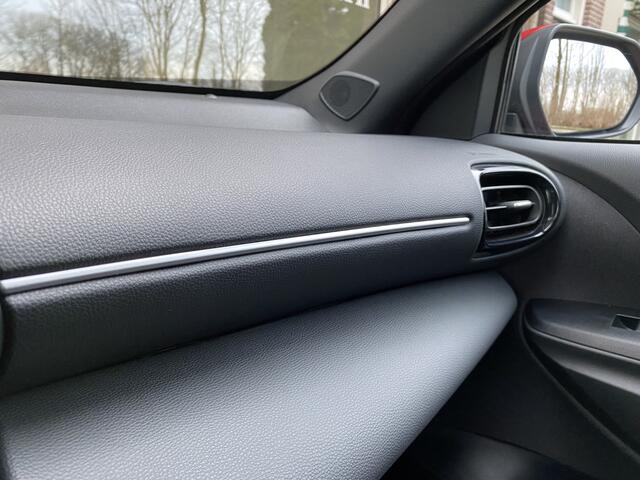 Toyota YARIS Cross 1.5 Hybrid 115 First Edition Nieuwprijs ¤ 35.750 Trekhaak/Navi Full map/A.uitrij camera/Autom. airco/Keyless entry+start/Apple carplay/Donkere hemel/Leder. multifunct. stuur/Stoelverwarm./Add. cruisecontr./Parkeersens./Led dagrijverl.