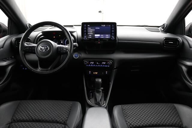 Toyota YARIS 1.5 Hybrid Executive | Navigatie | Stoel en stuurverwarming | Panoramadak | Leder-stof bekleding |