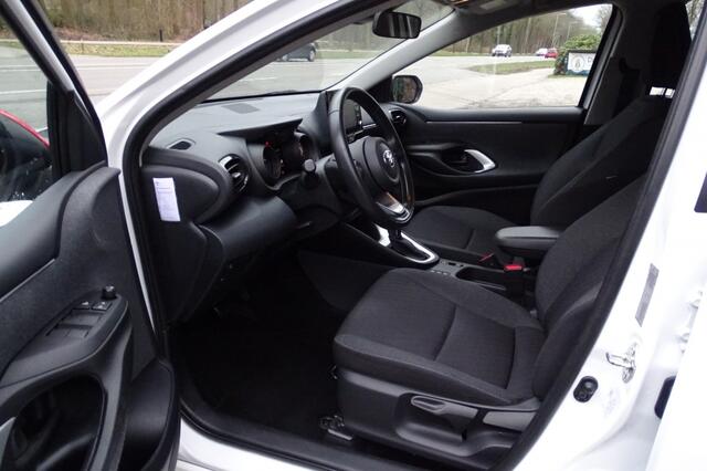 Toyota YARIS 1.5 Hyb. Dynamic CLIMA LED VERL 1e eig